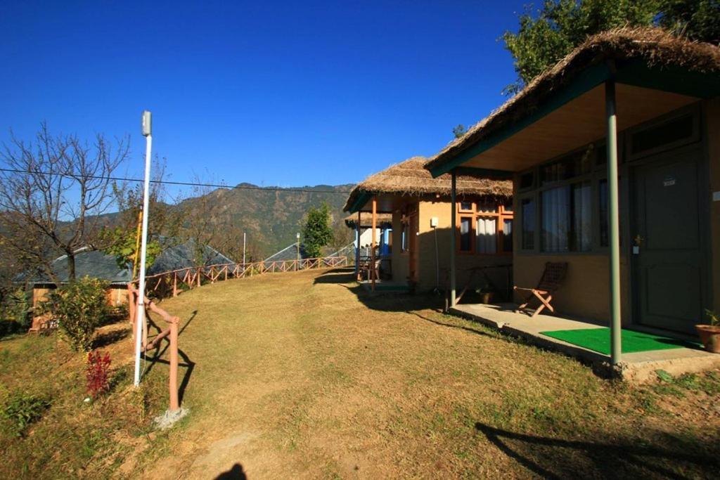 Oyo 43476 Vatika Resort شيملا الغرفة الصورة